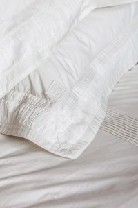 dutch boudoir kussensloop satin ciel bleu